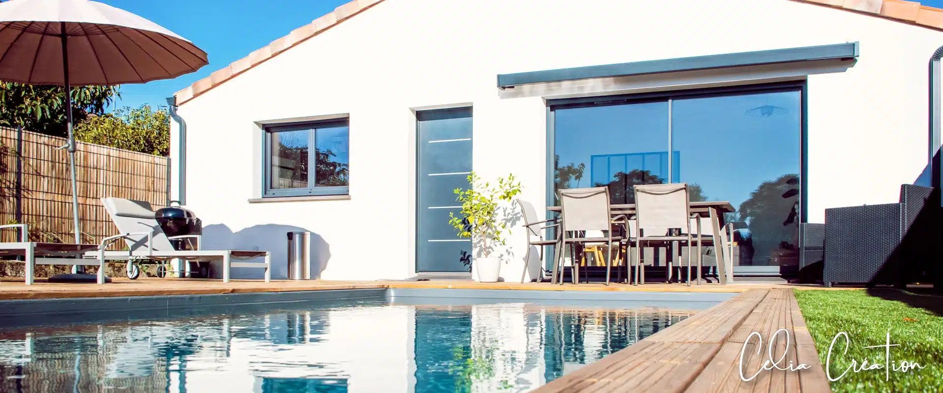 Charmante petite maison moderne équipée d'une piscine à Tournefeuille, construite par CELIA Création, alliant confort et design épuré.